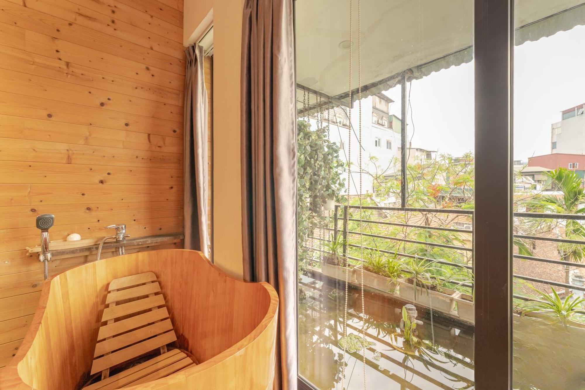 Pagodaview2-lotuspond-woodenbathtub