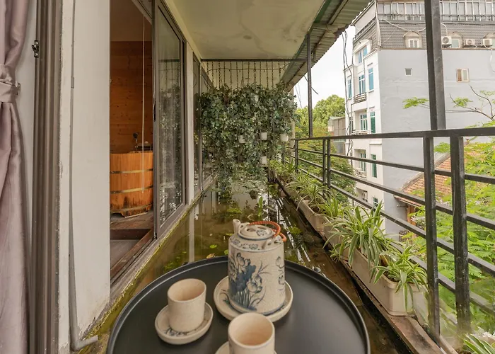 Pagodaview2-Lotuspond-Woodenbathtub